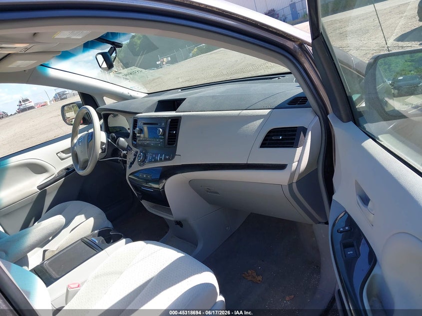 2014 Toyota Sienna VIN 5TDKK3DC7ES485346 IAAI salvage auction — REAR END, Salvage Title, sold $2,450 on 2026-07-15 (photo 5)