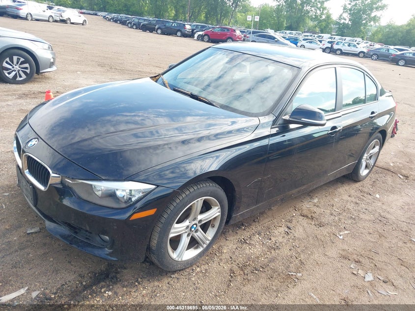 2013 BMW 3er VIN WBA3B3C54DF540760 IAAI salvage auction — NORMAL WEAR, Salvage Title, sold $250 on 2026-07-22 (photo 2)