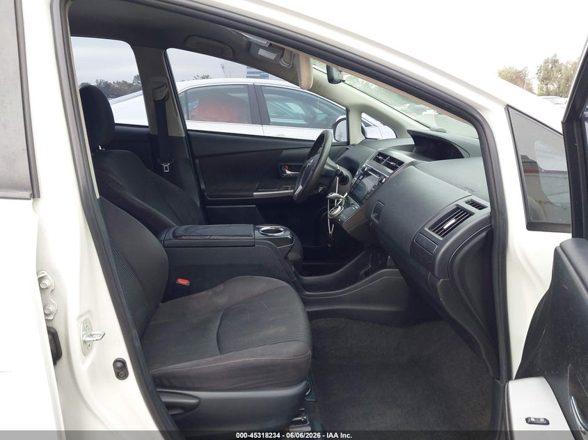 2016 Toyota Prius v VIN JTDZN3EU2GJ044186 IAAI salvage auction — NORMAL WEAR, Salvage Title, sold $4,100 on 2026-07-16 (photo 5)