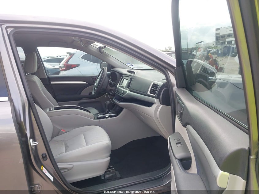 2018 Toyota Highlander VIN 5TDZARFH0JS039238 IAAI salvage auction — HAIL, Original (Texas), sold $14,100 on 2026-07-14 (photo 5)