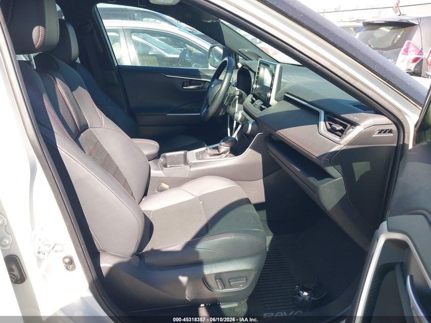 2022 Toyota Rav 4 VIN JTMFB3FV0ND101757 IAAI salvage auction — REAR END, Salvage Title, sold $5,300 on 2026-07-29 (photo 5)