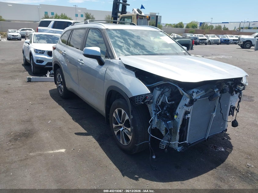 2024 Toyota Highlander VIN 5TDKDRAH3RS538823 IAAI salvage auction — FRONT END, Salvage Title, sold $13,700 on 2026-07-17 (photo 1)