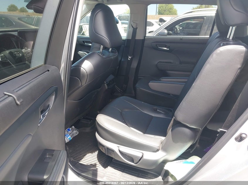 2024 Toyota Highlander VIN 5TDKDRAH3RS538823 IAAI salvage auction — FRONT END, Salvage Title, sold $13,700 on 2026-07-17 (photo 8)
