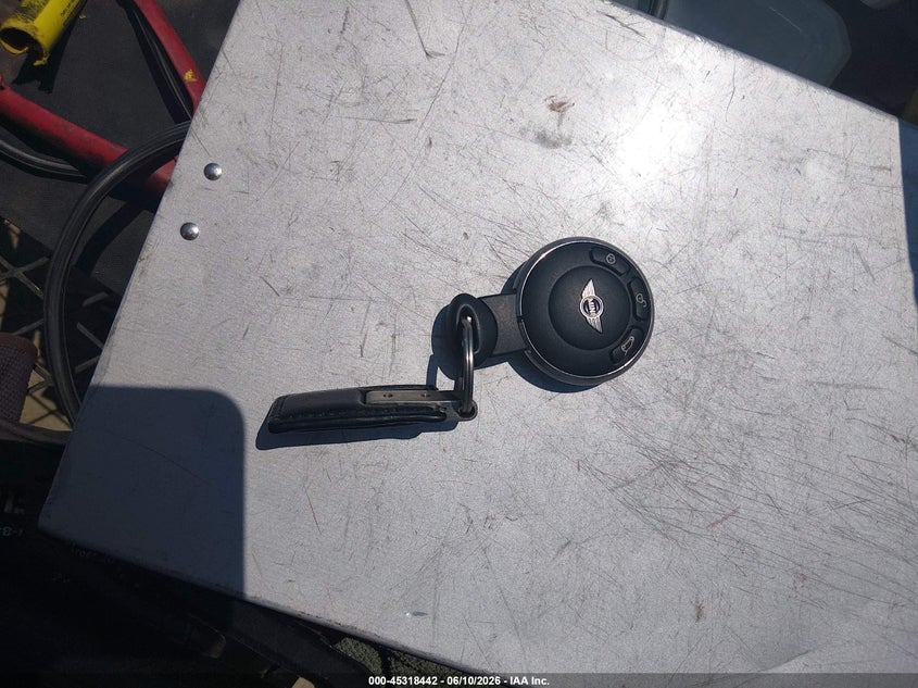 2013 Mini Cooper clubman VIN WMWZF3C51DT571125 IAAI salvage auction — NORMAL WEAR, Original (Maine), sold $700 on 2026-07-22 (photo 9)