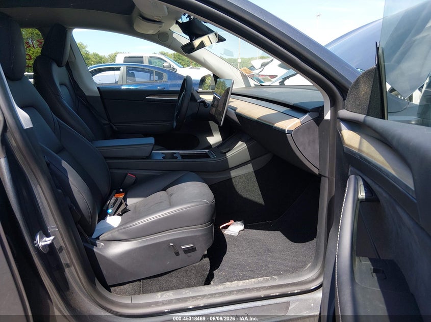 2023 Tesla Model y VIN 7SAYGDEE5PA040693 IAAI salvage auction — BIO HAZARD, Salvage Title, sold $18,800 on 2026-07-13 (photo 5)