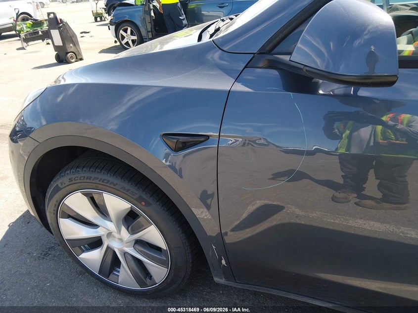 2023 Tesla Model y VIN 7SAYGDEE5PA040693 IAAI salvage auction — BIO HAZARD, Salvage Title, sold $18,800 on 2026-07-13 (photo 6)
