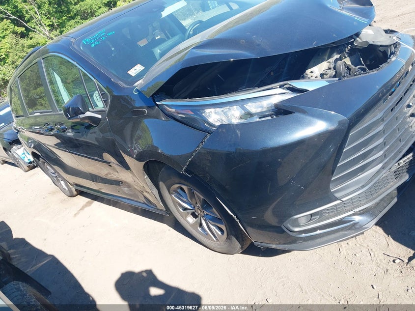 2024 Toyota Sienna VIN 5TDKSKFC8RS128691 — IAAI salvage auction photo