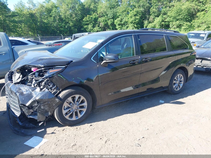 2024 Toyota Sienna VIN 5TDKSKFC8RS128691 IAAI salvage auction — FRONT END, Salvage (Massachusetts), sold $14,550 on 2026-08-22 (photo 2)