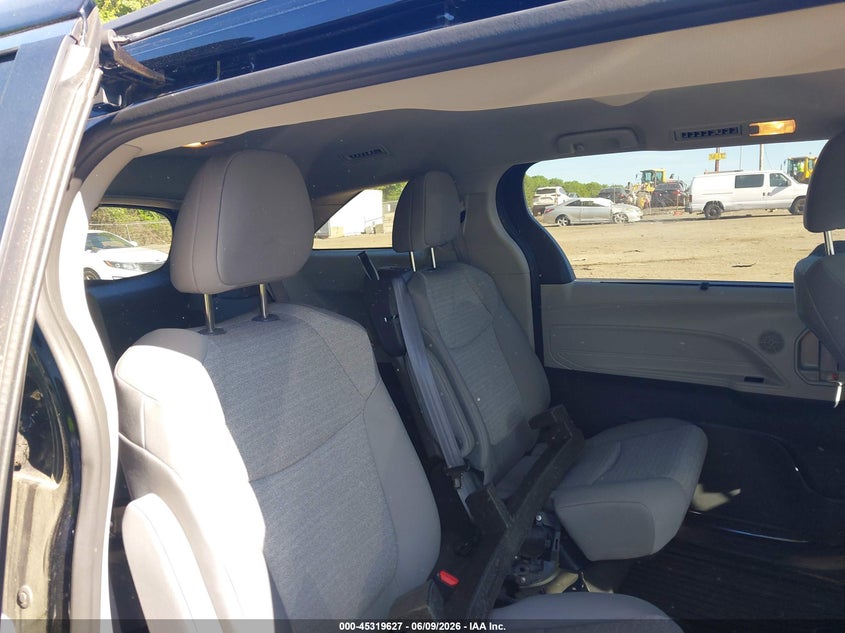 2024 Toyota Sienna VIN 5TDKSKFC8RS128691 IAAI salvage auction — FRONT END, Salvage (Massachusetts), sold $14,550 on 2026-08-22 (photo 8)