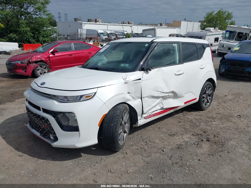 2020 Kia Soul VIN KNDJ63AU5L7006832 IAAI salvage auction — SIDE, Salvage Title, sold $2,750 on 2026-07-17 (photo 2)