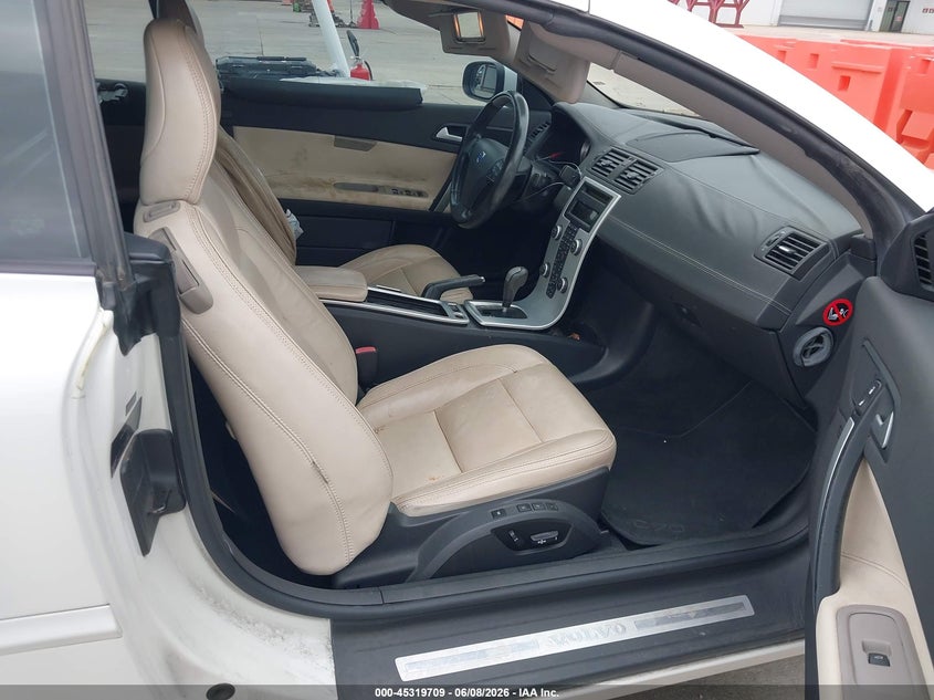 2012 Volvo C70 VIN YV1672MC8CJ129862 IAAI salvage auction — LEFT SIDE, Salvage Title, sold $1,325 on 2026-07-29 (photo 5)