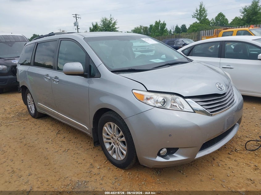 2015 Toyota Sienna VIN 5TDYK3DC4FS638521 IAAI salvage auction — REAR END, Salvage Title, sold $4,550 on 2026-07-27 (photo 1)