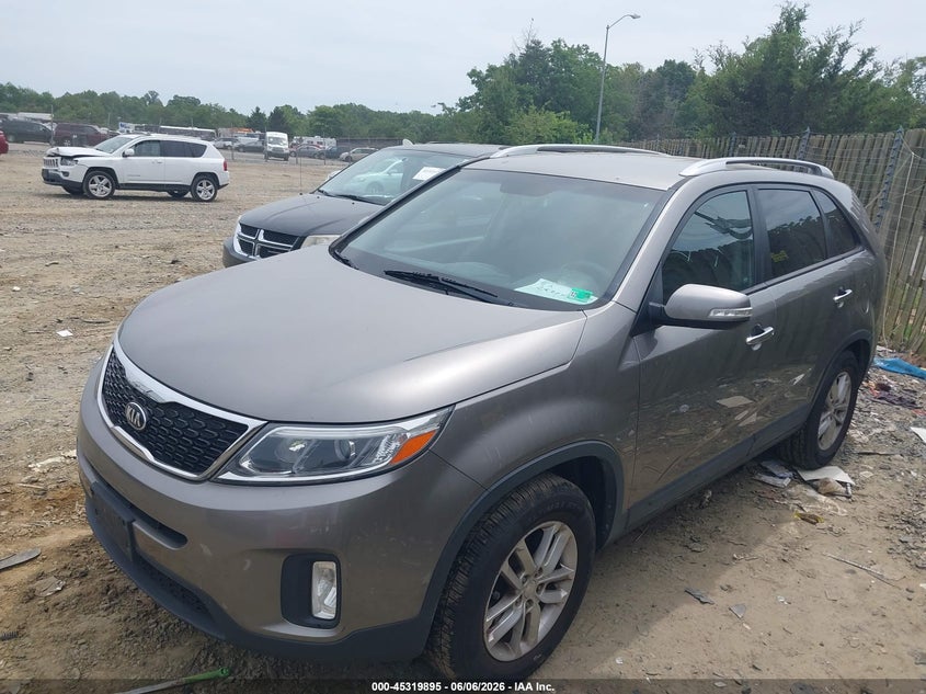 2015 Kia Sorento VIN 5XYKT4A69FG651768 IAAI salvage auction — NORMAL WEAR, Clear (Virginia), sold $1,025 on 2026-07-06 (photo 2)