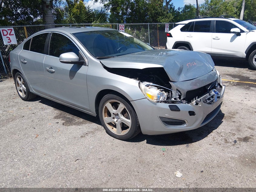2013 Volvo S60 VIN YV1612FS6D1220815 IAAI salvage auction — FRONT END, Wait Title, sold $900 on 2026-08-10 (photo 1)