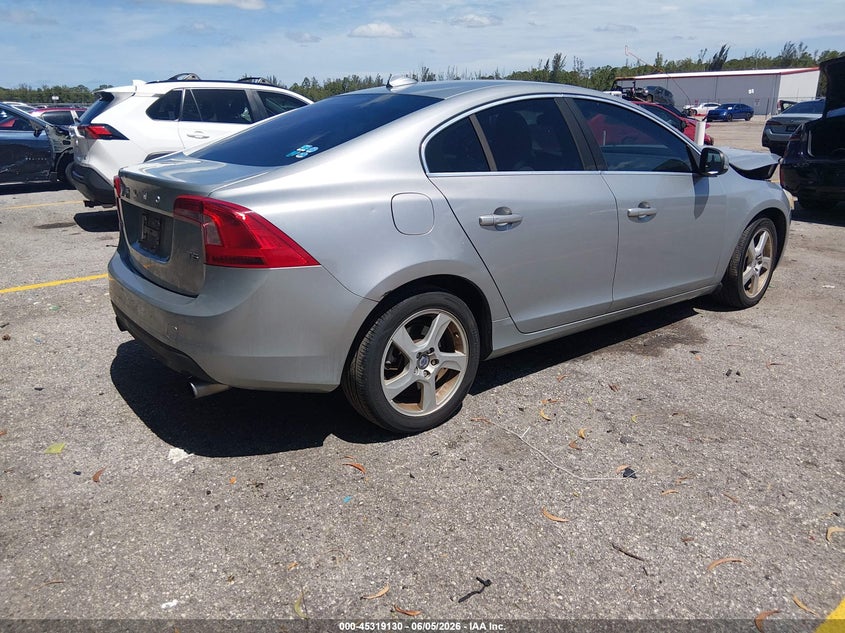 2013 Volvo S60 VIN YV1612FS6D1220815 IAAI salvage auction — FRONT END, Wait Title, sold $900 on 2026-08-10 (photo 4)