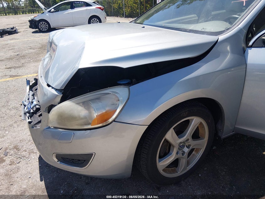 2013 Volvo S60 VIN YV1612FS6D1220815 IAAI salvage auction — FRONT END, Wait Title, sold $900 on 2026-08-10 (photo 6)