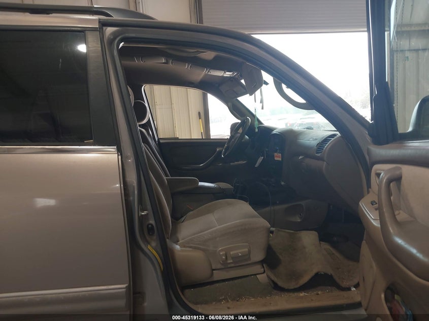 2001 Toyota Sequoia VIN 5TDZT34A81S055569 IAAI salvage auction — RIGHT FRONT, Salvage (North Carolina), sold $650 on 2026-07-09 (photo 5)
