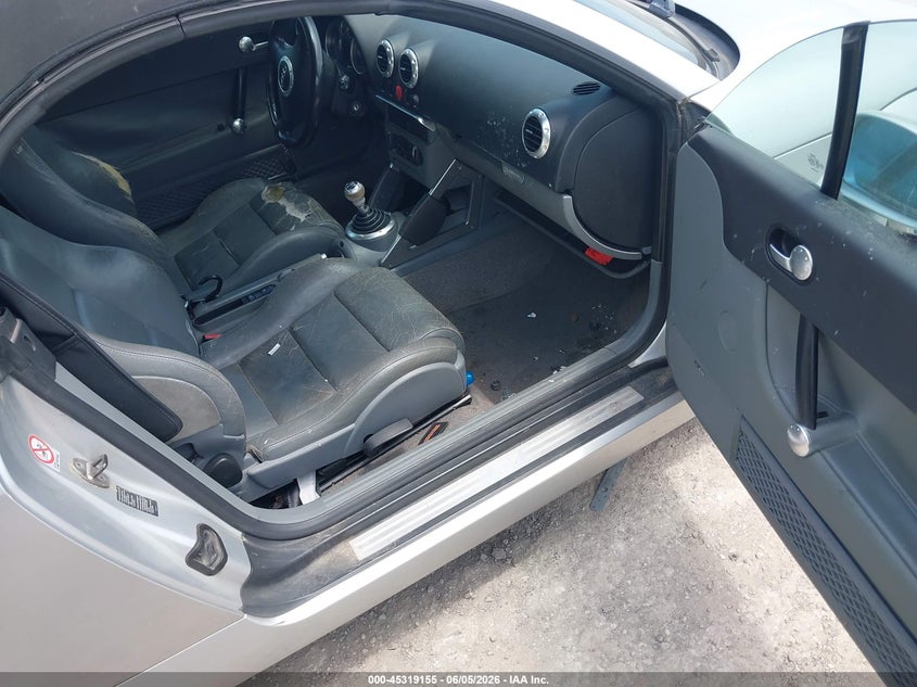 2001 Audi Tt VIN TRUUT28NX11012355 IAAI salvage auction — NORMAL WEAR, Clear (Indiana), sold $400 on 2026-07-15 (photo 5)