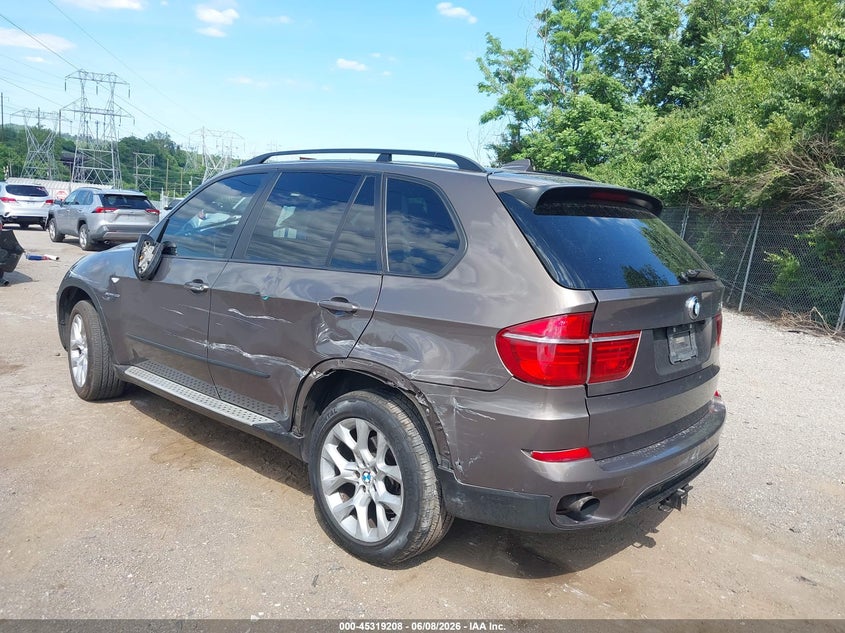 2012 BMW X5 VIN 5UXZV4C5XCL748702 IAAI salvage auction — LEFT SIDE, Salvage Title, sold $725 on 2026-07-10 (photo 3)