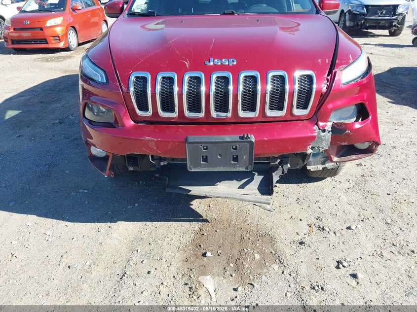 2017 Jeep Cherokee VIN 1C4PJMCS1HW579847 IAAI salvage auction — FRONT & REAR, Salvage (Massachusetts), sold $500 on 2026-07-18 (photo 6)