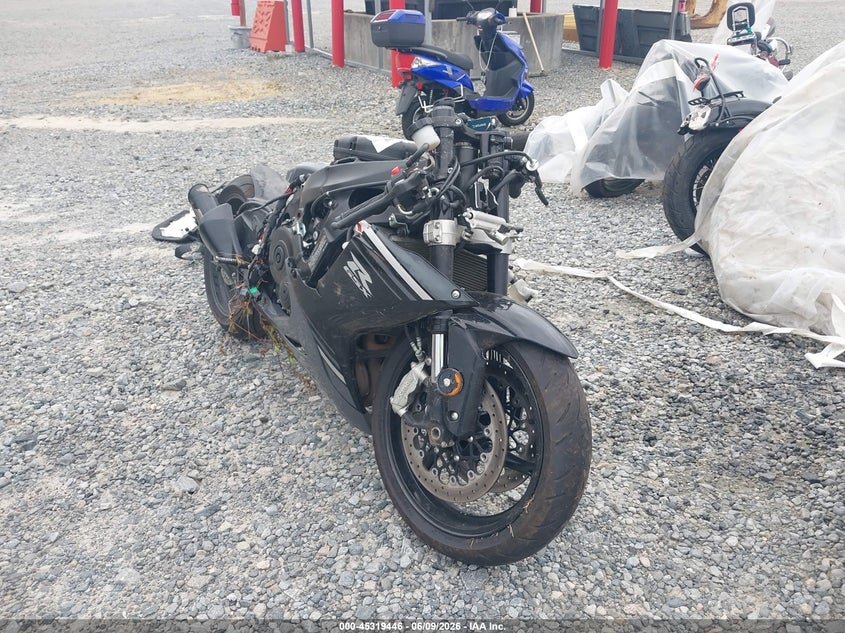 2025 Suzuki Gsx-r VIN JS1GN7FA0S7100919 IAAI salvage auction — ALL OVER, Salvage Title, sold $3,000 on 2026-07-28 (photo 1)