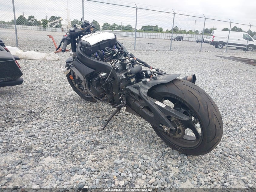 2025 Suzuki Gsx-r VIN JS1GN7FA0S7100919 IAAI salvage auction — ALL OVER, Salvage Title, sold $3,000 on 2026-07-28 (photo 3)