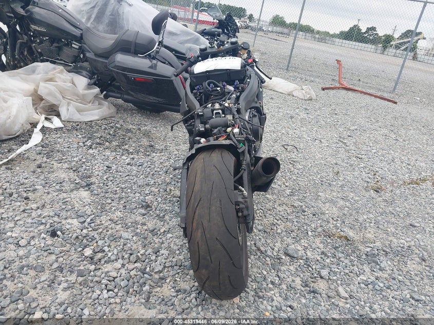 2025 Suzuki Gsx-r VIN JS1GN7FA0S7100919 IAAI salvage auction — ALL OVER, Salvage Title, sold $3,000 on 2026-07-28 (photo 6)