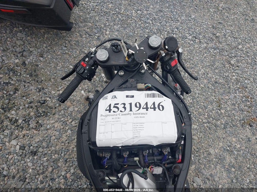 2025 Suzuki Gsx-r VIN JS1GN7FA0S7100919 IAAI salvage auction — ALL OVER, Salvage Title, sold $3,000 on 2026-07-28 (photo 7)