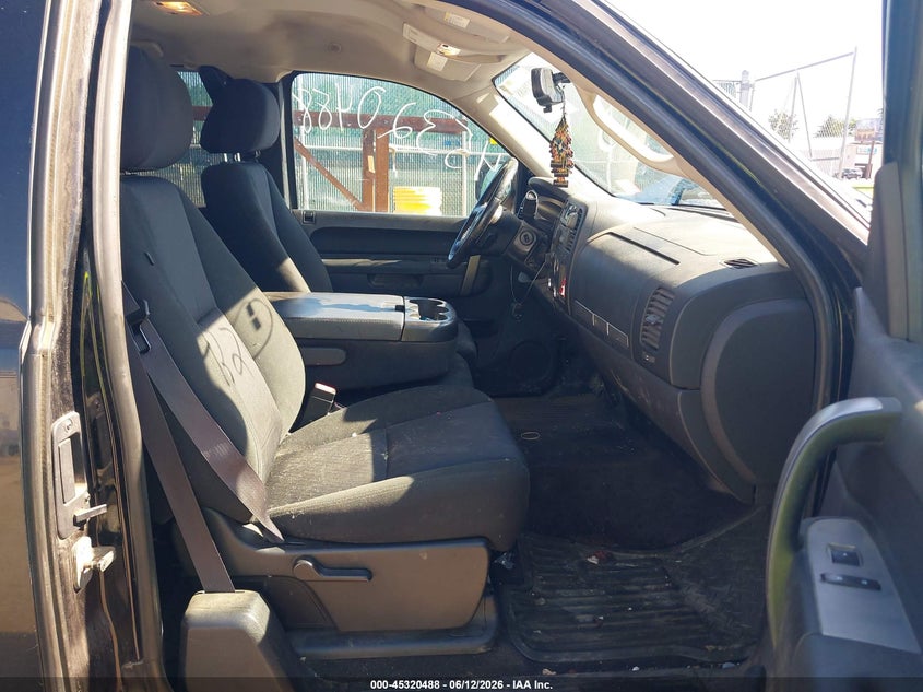 2011 Chevrolet Silverado VIN 1GCRKSE36BZ227790 IAAI salvage auction — NORMAL WEAR, Salvage (Texas), sold $1,000 on 2026-09-02 (photo 5)