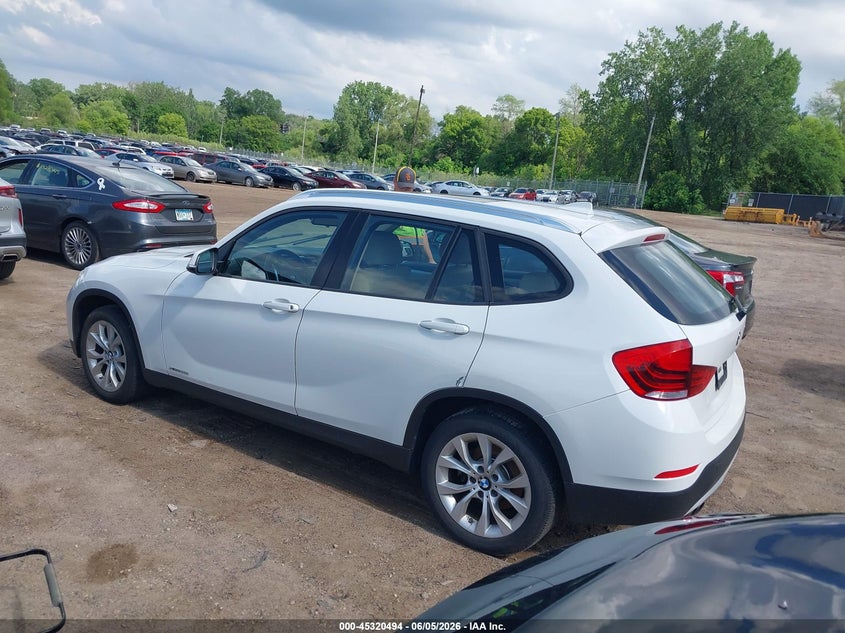 2013 BMW X1 VIN WBAVL1C59DVR90288 IAAI salvage auction — NORMAL WEAR, Clear (Wisconsin), sold $625 on 2026-07-15 (photo 3)