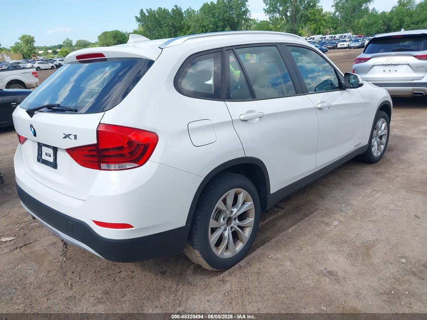 2013 BMW X1 VIN WBAVL1C59DVR90288 IAAI salvage auction — NORMAL WEAR, Clear (Wisconsin), sold $625 on 2026-07-15 (photo 4)