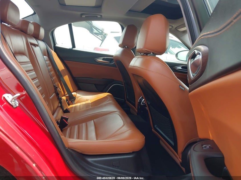 2017 Alfa romeo Giulia VIN ZARFAEENXH7561243 IAAI salvage auction — NORMAL WEAR, Salvage Title, sold $2,500 on 2026-07-22 (photo 8)