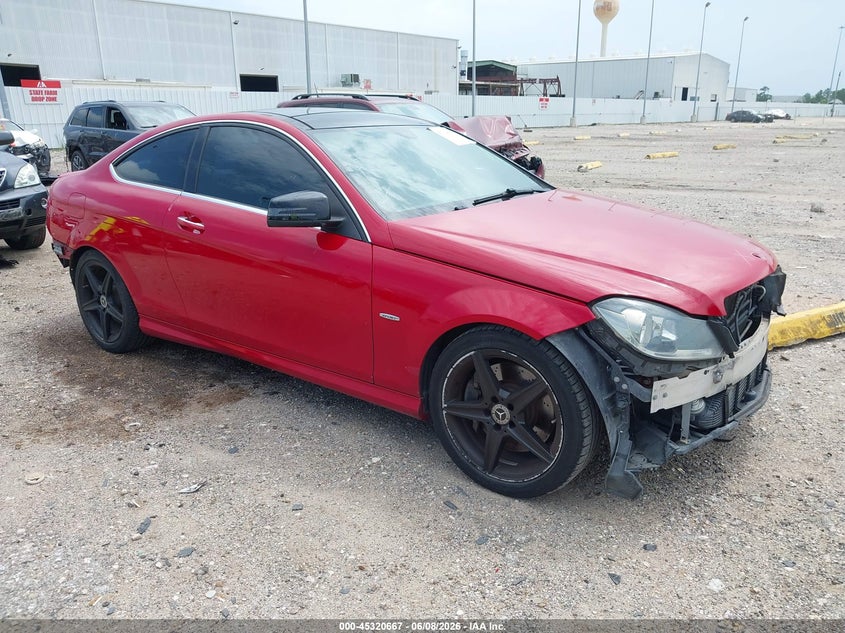 2014 Mercedes-benz C-klasse VIN WDDGJ4HB5EG263940 IAAI salvage auction — FRONT & REAR, Original (Texas), sold $1,150 on 2026-08-12 (photo 1)