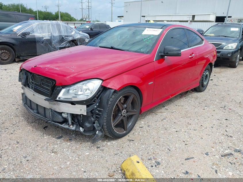 2014 Mercedes-benz C-klasse VIN WDDGJ4HB5EG263940 IAAI salvage auction — FRONT & REAR, Original (Texas), sold $1,150 on 2026-08-12 (photo 2)
