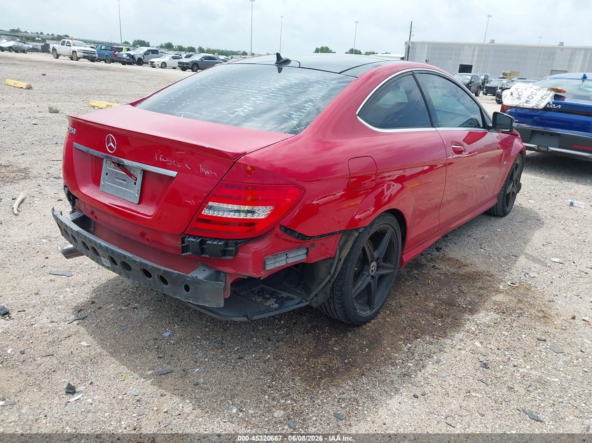 2014 Mercedes-benz C-klasse VIN WDDGJ4HB5EG263940 IAAI salvage auction — FRONT & REAR, Original (Texas), sold $1,150 on 2026-08-12 (photo 4)