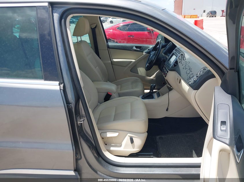 2013 Volkswagen Tiguan VIN WVGBV3AX2DW623867 IAAI salvage auction — LEFT SIDE, Salvage Title, sold $700 on 2026-07-29 (photo 5)