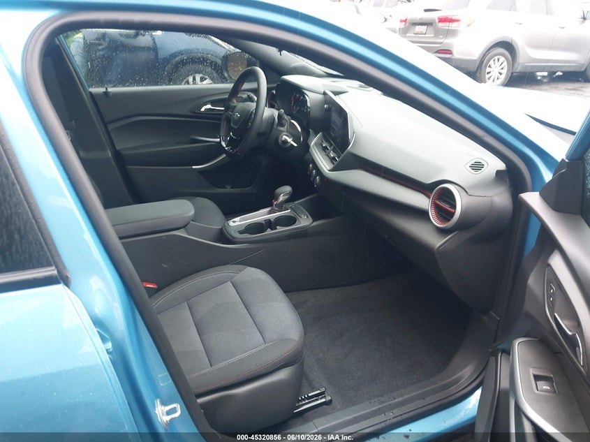 2025 Chevrolet Trax VIN KL77LGEP1SC066477 IAAI salvage auction — RIGHT SIDE, Salvage Title, sold $9,950 on 2026-08-26 (photo 5)
