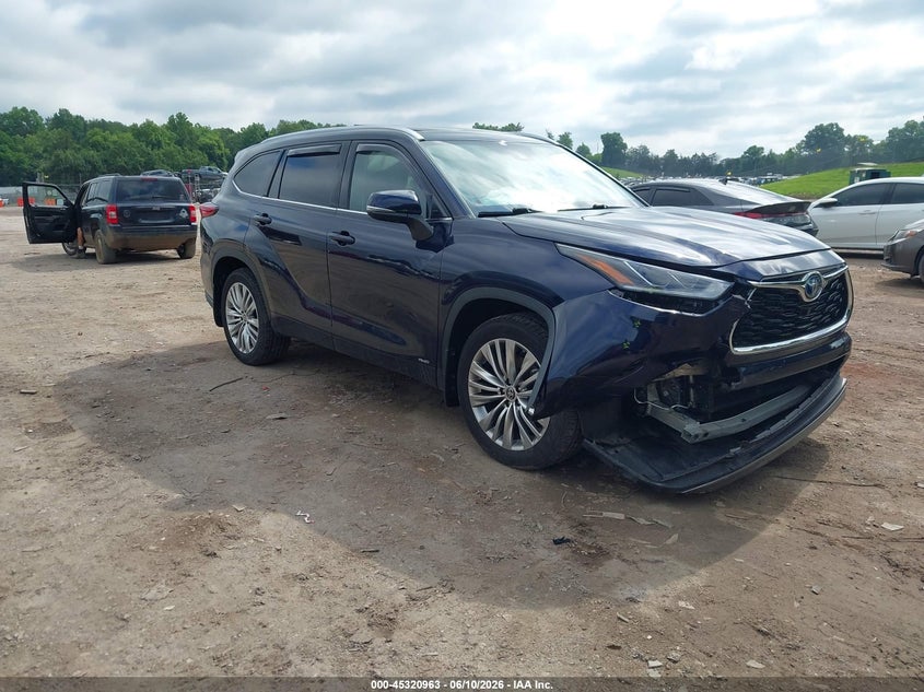 2022 Toyota Highlander VIN 5TDEBRCH7NS088099 IAAI salvage auction — FRONT END, Salvage Title, sold $14,300 on 2026-07-22 (photo 1)