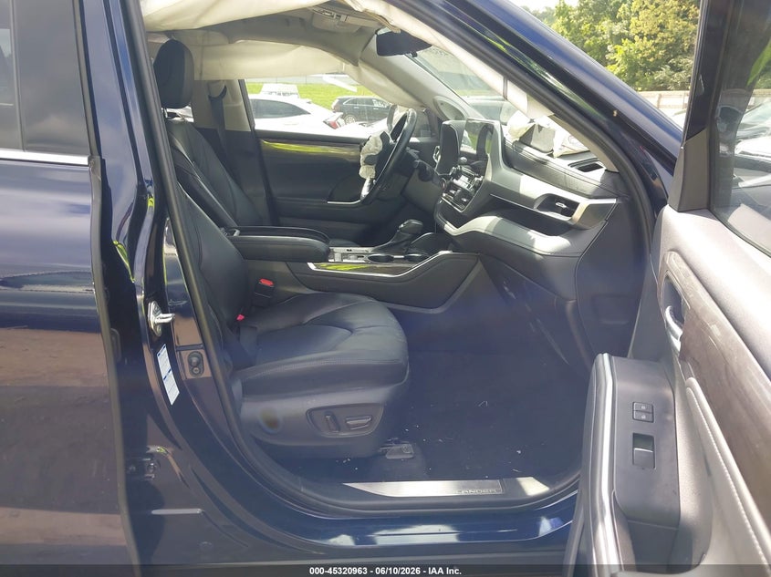 2022 Toyota Highlander VIN 5TDEBRCH7NS088099 IAAI salvage auction — FRONT END, Salvage Title, sold $14,300 on 2026-07-22 (photo 5)