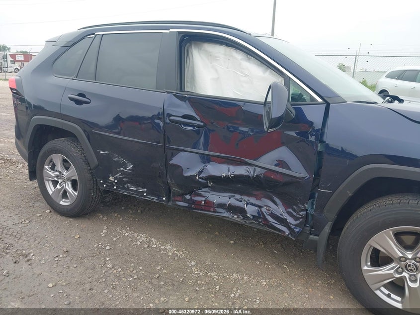 2025 Toyota Rav 4 VIN 2T3P1RFVXSW563350 IAAI salvage auction — RIGHT SIDE, Salvage Title, sold $12,600 on 2026-07-09 (photo 6)