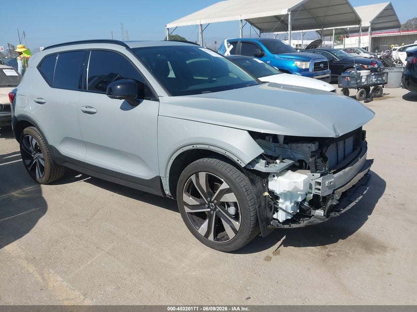 2024 Volvo Xc40 VIN YV4L12UM8R2336240 IAAI salvage auction — FRONT END, Salvage Title, sold $8,000 on 2026-07-30 (photo 1)