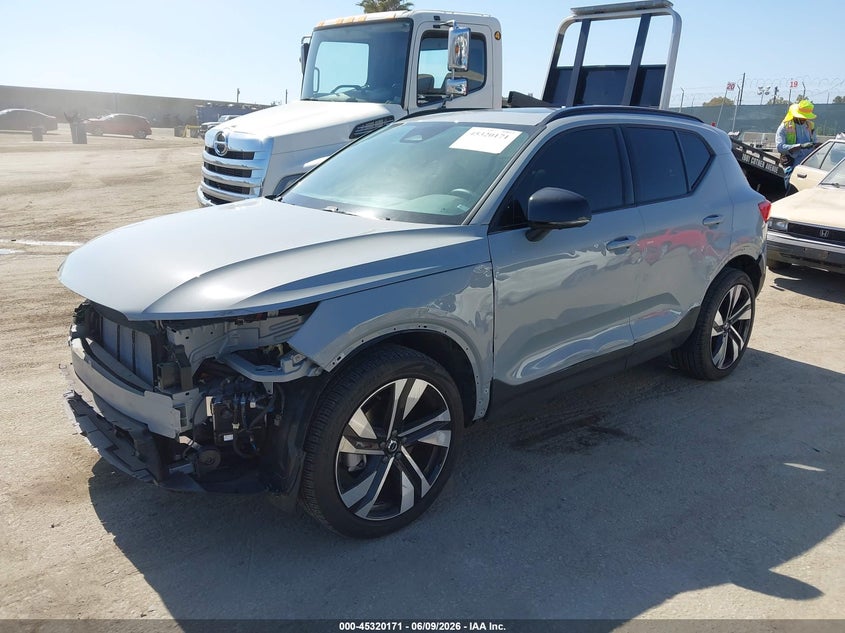 2024 Volvo Xc40 VIN YV4L12UM8R2336240 IAAI salvage auction — FRONT END, Salvage Title, sold $8,000 on 2026-07-30 (photo 2)