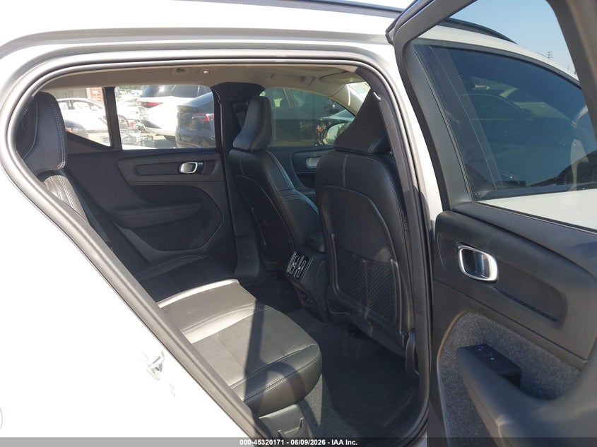 2024 Volvo Xc40 VIN YV4L12UM8R2336240 IAAI salvage auction — FRONT END, Salvage Title, sold $8,000 on 2026-07-30 (photo 8)