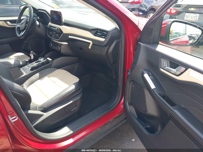 2022 Ford Escape VIN 1FMCU9J94NUB67329 IAAI salvage auction — HAIL, Salvage Title, sold $8,200 on 2026-07-28 (photo 5)