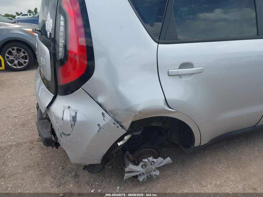 2015 Kia Soul VIN KNDJN2A27F7807312 IAAI salvage auction — FRONT & REAR, Salvage Title, sold $550 on 2026-07-18 (photo 6)