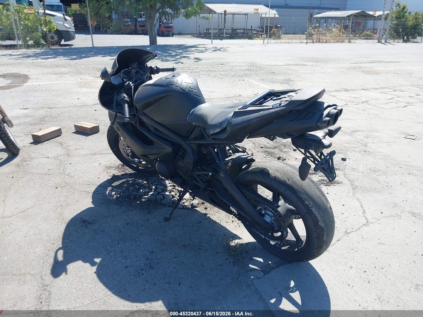 2010 Triumph motorcycle Daytona VIN SMTD00NS2AJ411005 IAAI salvage auction — NORMAL WEAR, Clear - Dealer Only (California), sold $900 on 2026-07-13 (photo 3)