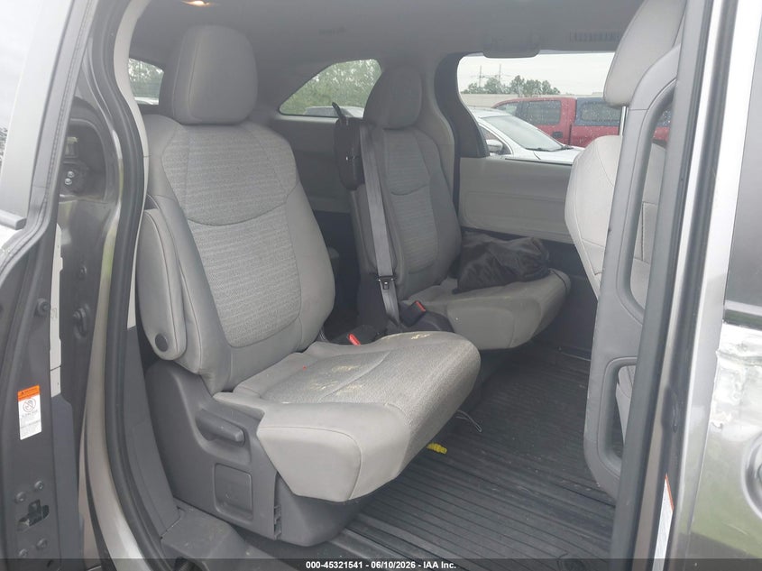2021 Toyota Sienna VIN 5TDKSKFC0MS008182 IAAI salvage auction — SIDE, Salvage Title, sold $5,400 on 2026-07-28 (photo 8)