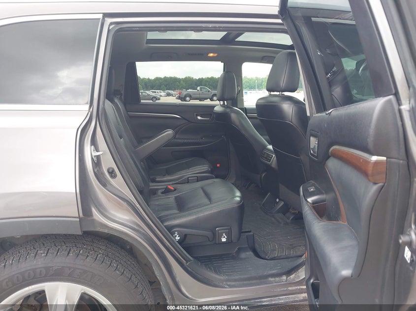 2014 Toyota Highlander VIN 5TDDKRFH7ES053540 IAAI salvage auction — REAR END, Salvage Title, sold $7,300 on 2026-07-08 (photo 8)