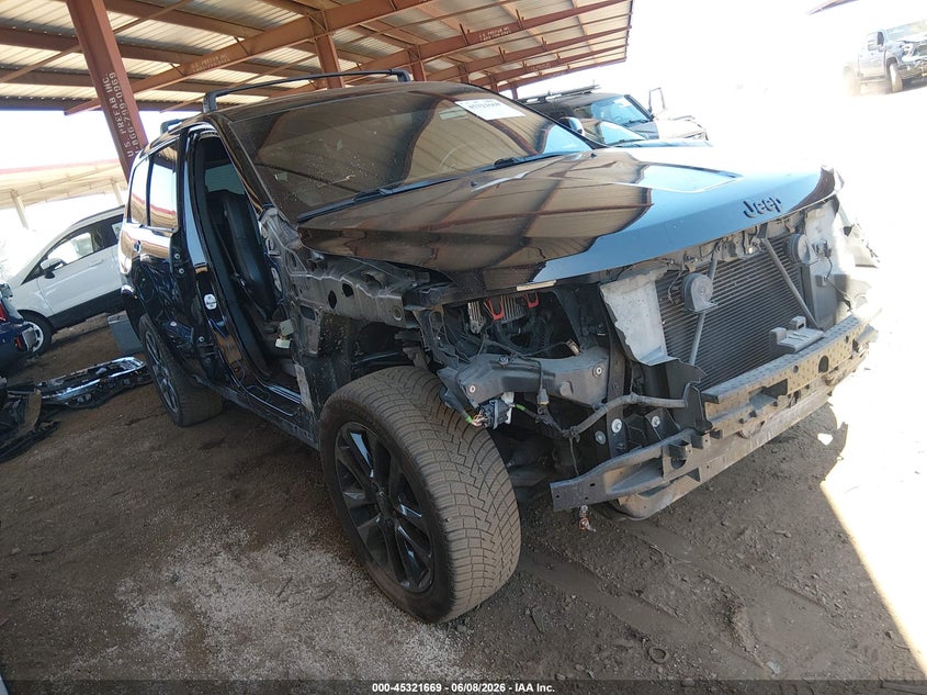 2017 Jeep Grand cherokee VIN 1C4RJEAG2HC827022 IAAI salvage auction — LEFT SIDE, Salvage Title, sold $4,050 on 2026-08-03 (photo 1)