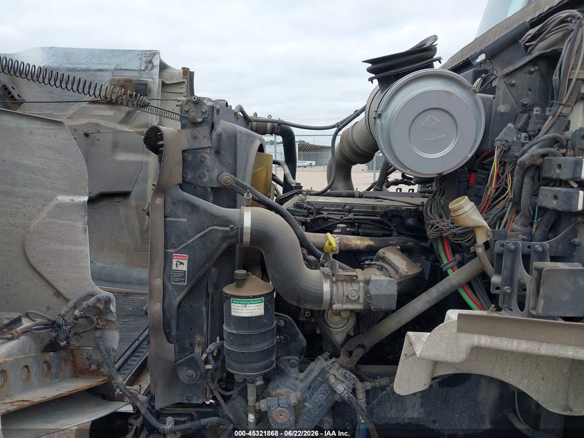 2011 Western star/auto car Conventional VIN 5KKHALDV6BPBA2370 IAAI salvage auction — SIDE, Clear (Kansas), sold $25,350 on 2026-07-31 (photo 9)
